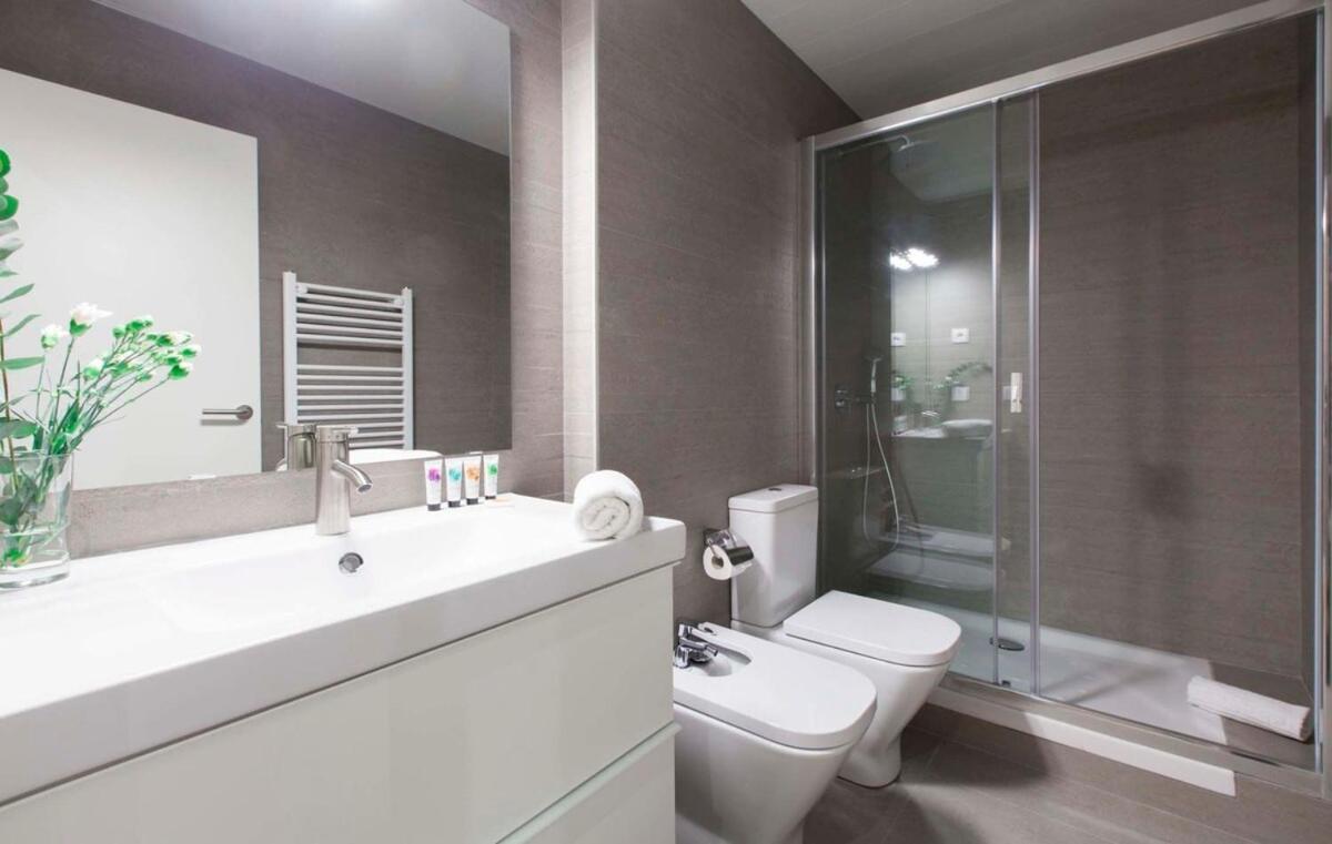 Perfectly Located 4bed 4bath In 2 2 Apartament